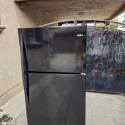 33X31X66 WHIRLPOOL FRIDGE 21CUFT BLACK 