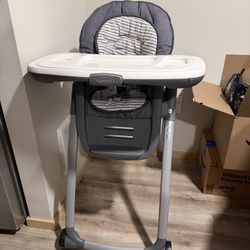 GRACO highchair and maxi cosi stroller/bassinet