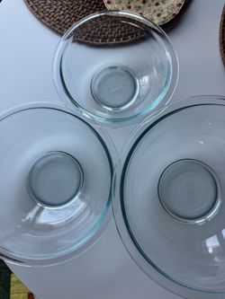 Pyrex Mixing Bowls Set of 3