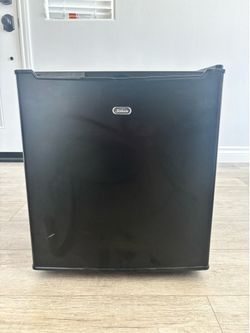 Sunbeam mini fridge