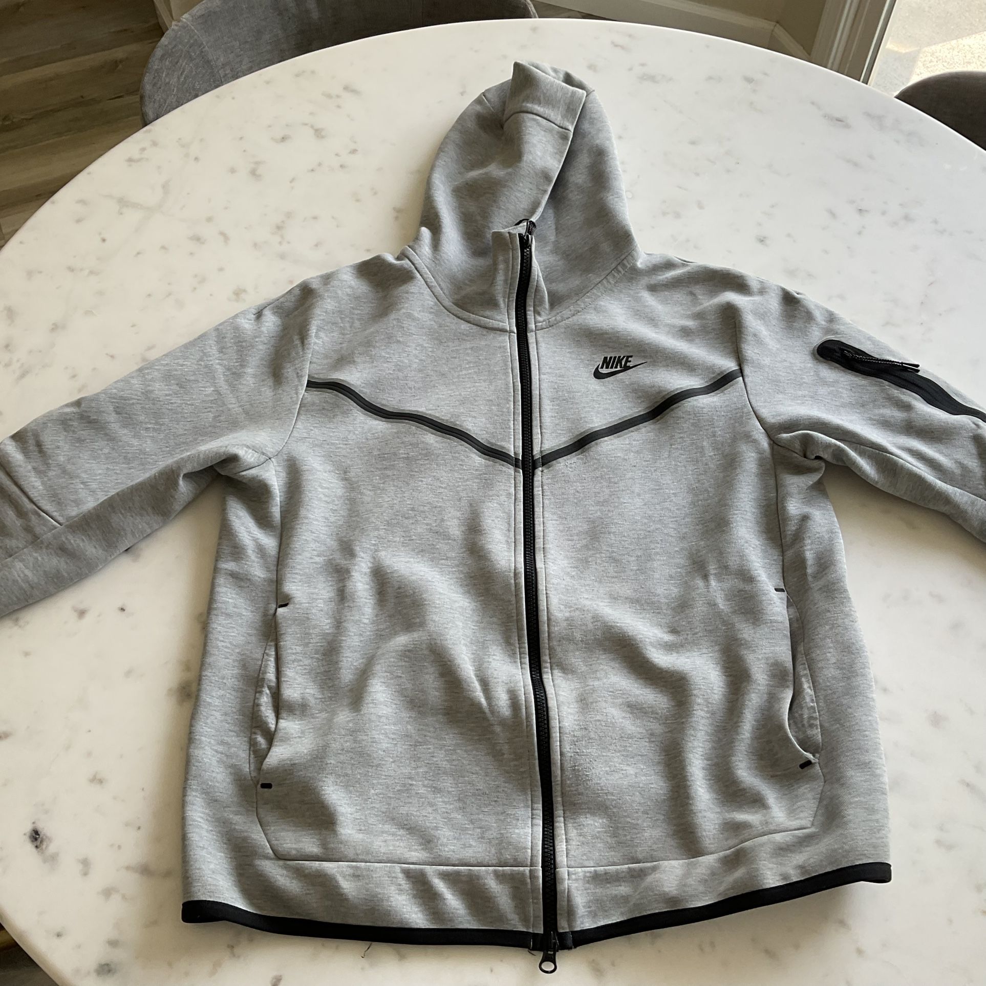 Nike Tech Fleece size Medium