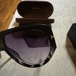 New Black Tom Ford glasses  60$