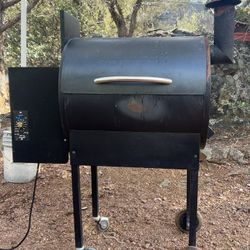 Traeger Little Tex Smoker 