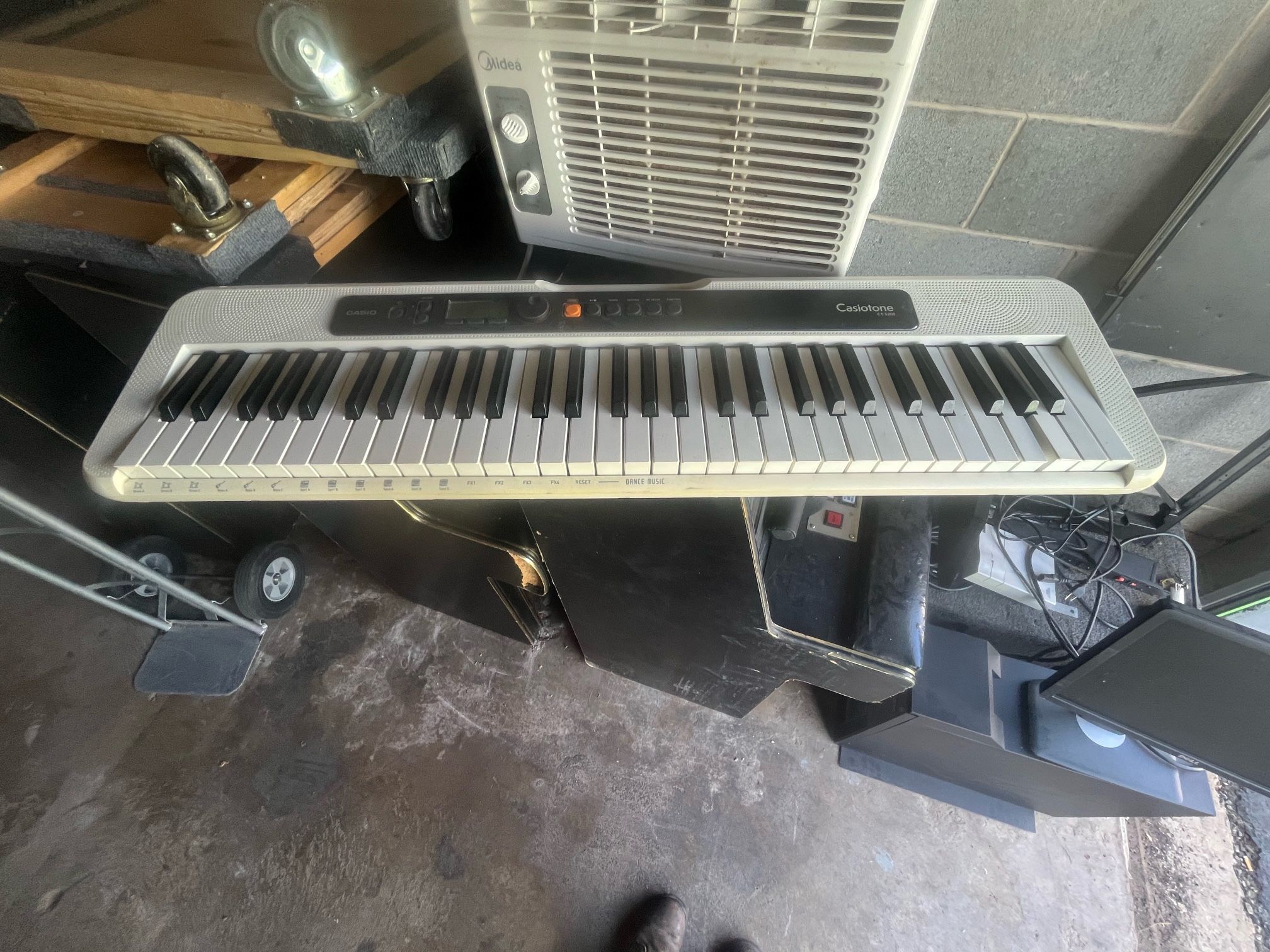 Casio CT-S200 61-Key Portable Keyboard