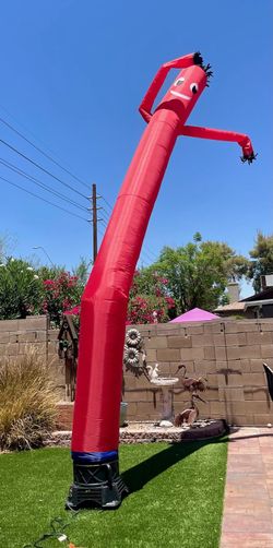 Dancing inflatable tube guy