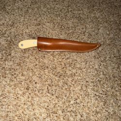 Vintage Imperial FRONTIER #442F Fish Fillet Knife. Has some marks/scratches from age. Case has a scratch see pics 