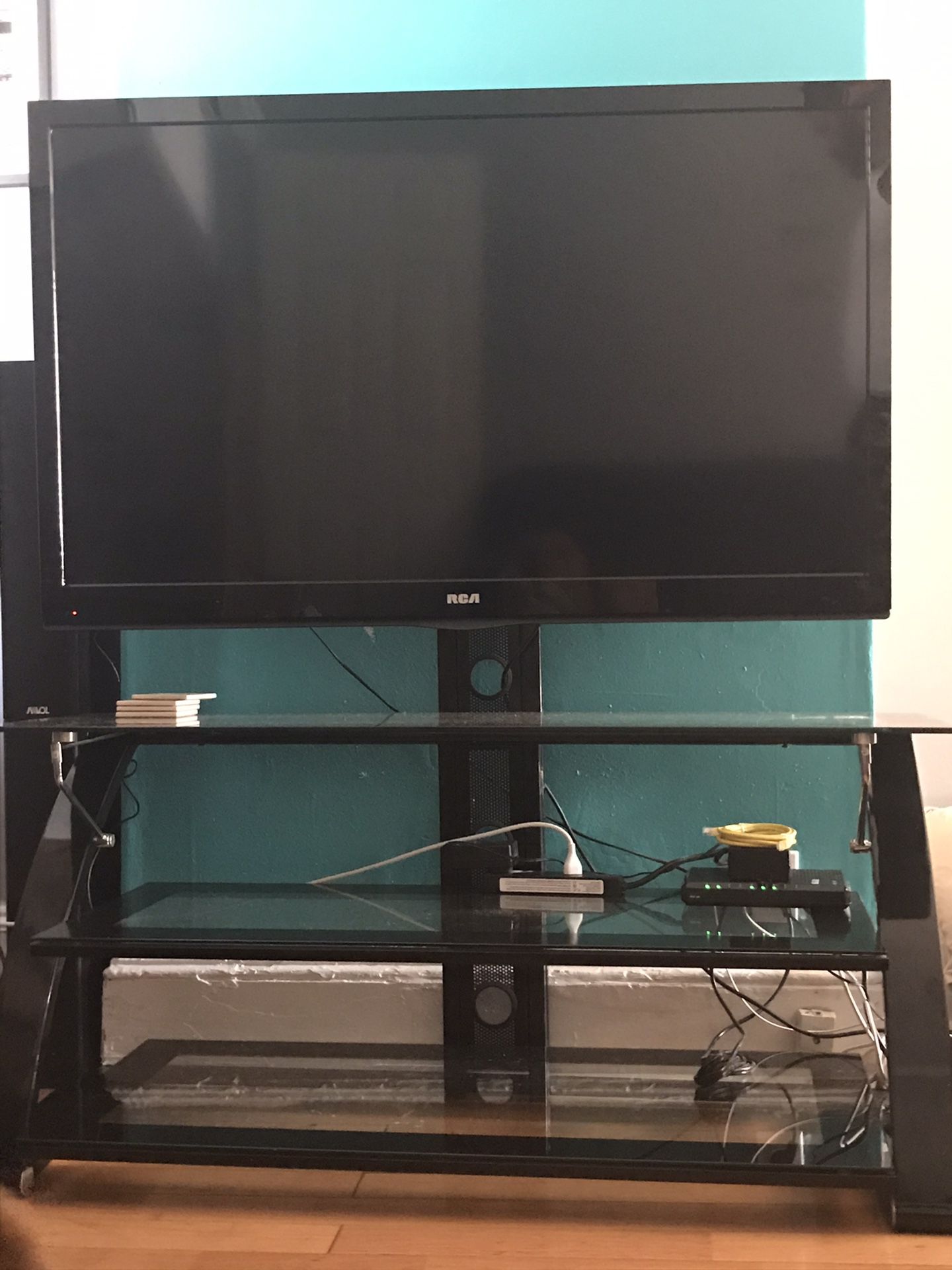Glass entertainment center with TV Mount (TV NOT INCLUDED)
