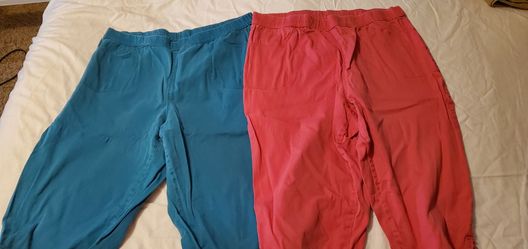 Size large women's capris