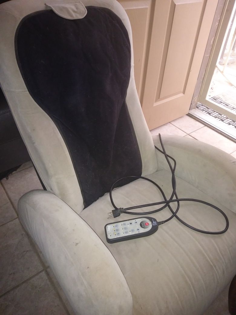 iJoy live. play. relax. Interactive Health massage chair