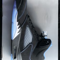 Jordan 5 Black University “ UNC “
