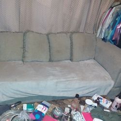 2 Pc Loveseat And Sofa With Pillows