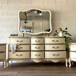Stunning French Provincial Large 3 Piece Bedroom Set, Matching Dresser, 2 Nightstands & Mirror✨