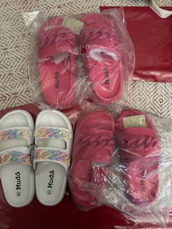 Brand new Mudd sandals