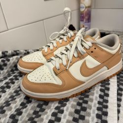  Women Nike Dunks 7.5