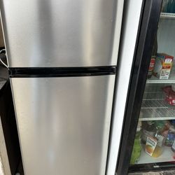 Vissani Mini fridge