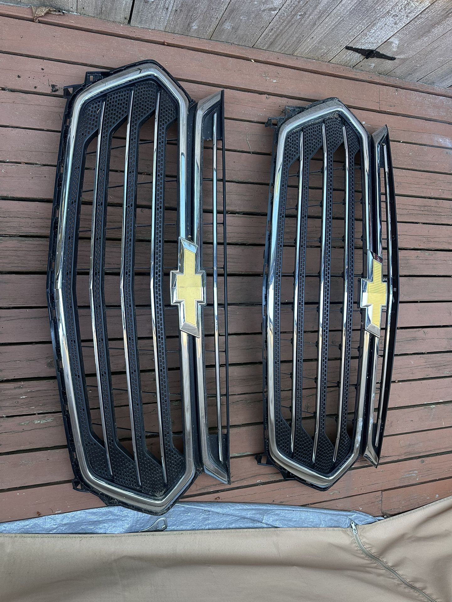 Chevy Equinox Front Grill (Pair)