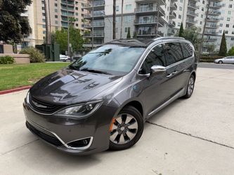 Chrysler Pacifica Hybrid Minivan
