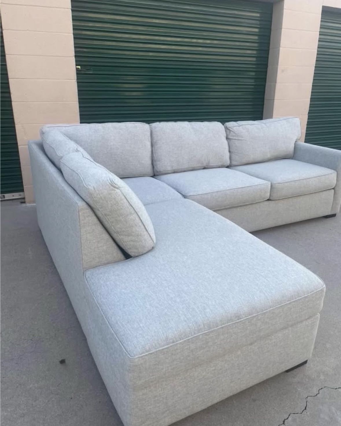 Living Spaces Sectional Couch🛻 Delivery Available🛻