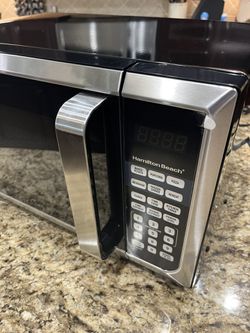 Hamilton Beach 0.9 Cu ft Countertop Microwave Oven, 900 Watts