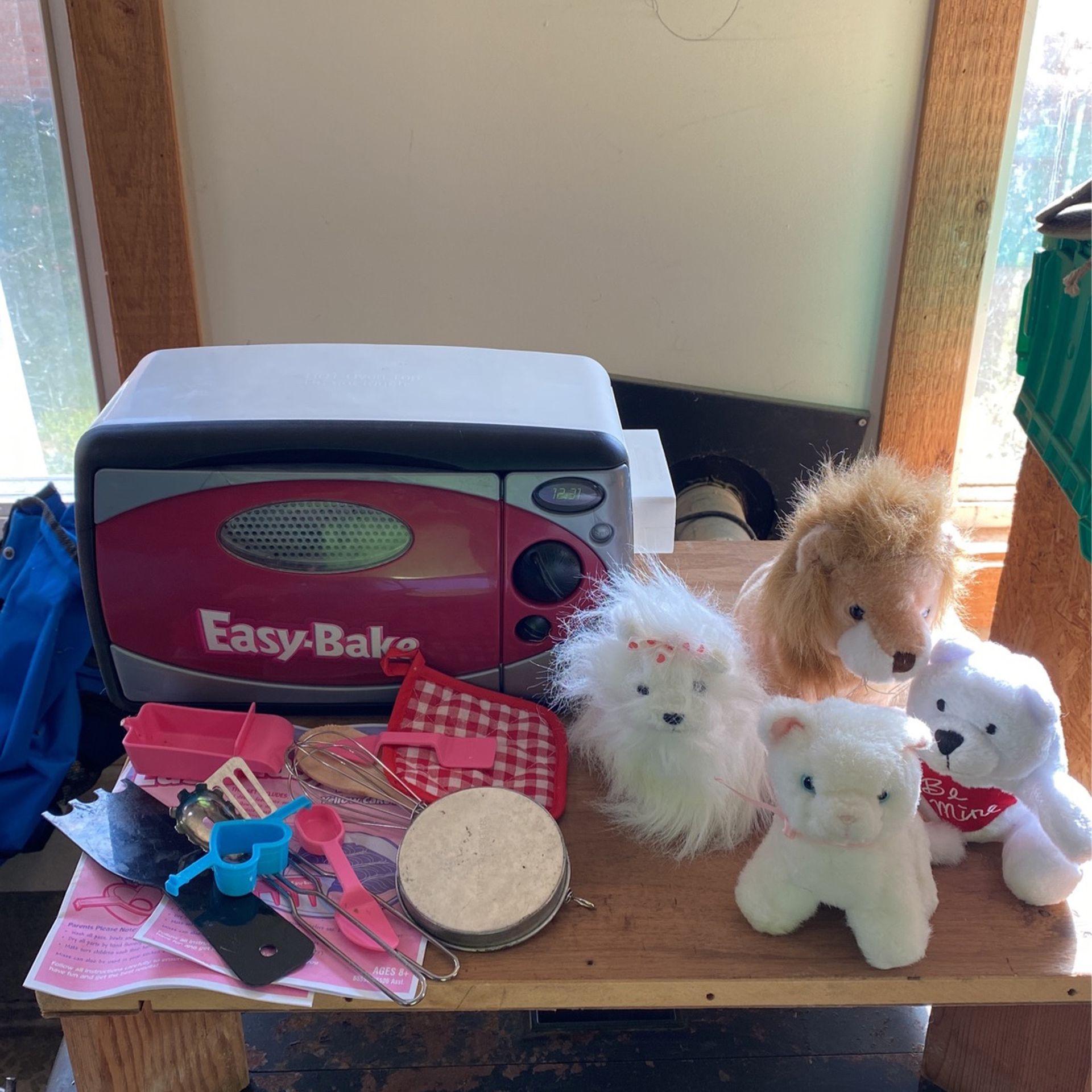 Four Small Animals Easy Bake Oven