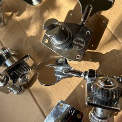 Graph Tech 5 String 4+1 Bass Ratio Classic Clover Leaf Button (PRB-5411)