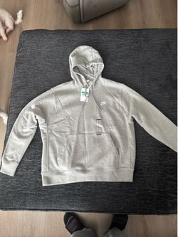 Nike Men's Sportswear Club Fleece Pullover Hoodie in gray