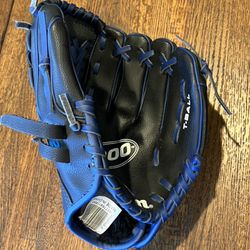 Youth Wilson Baseball And Ball Glove A-200 10” Right Handed 