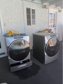 Whirlpool Front Load Washer & Gas Dryer Set with Pedestals – Steam Features – Good Working Condition