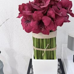Artificial flower pot