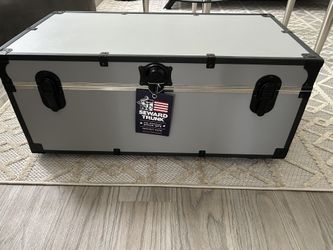 Seward Explorer 30 in. Trunk with Wheels and Lock, Gray