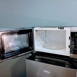 Frigidaire 1.1Cu. Ft. Stainless Steel Countertop Microwave