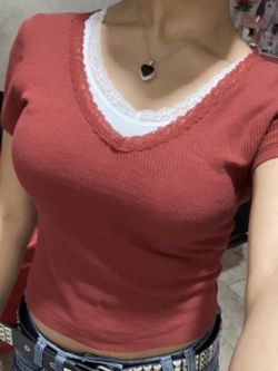 perfect 2000s y2k red lace vampy top 15$