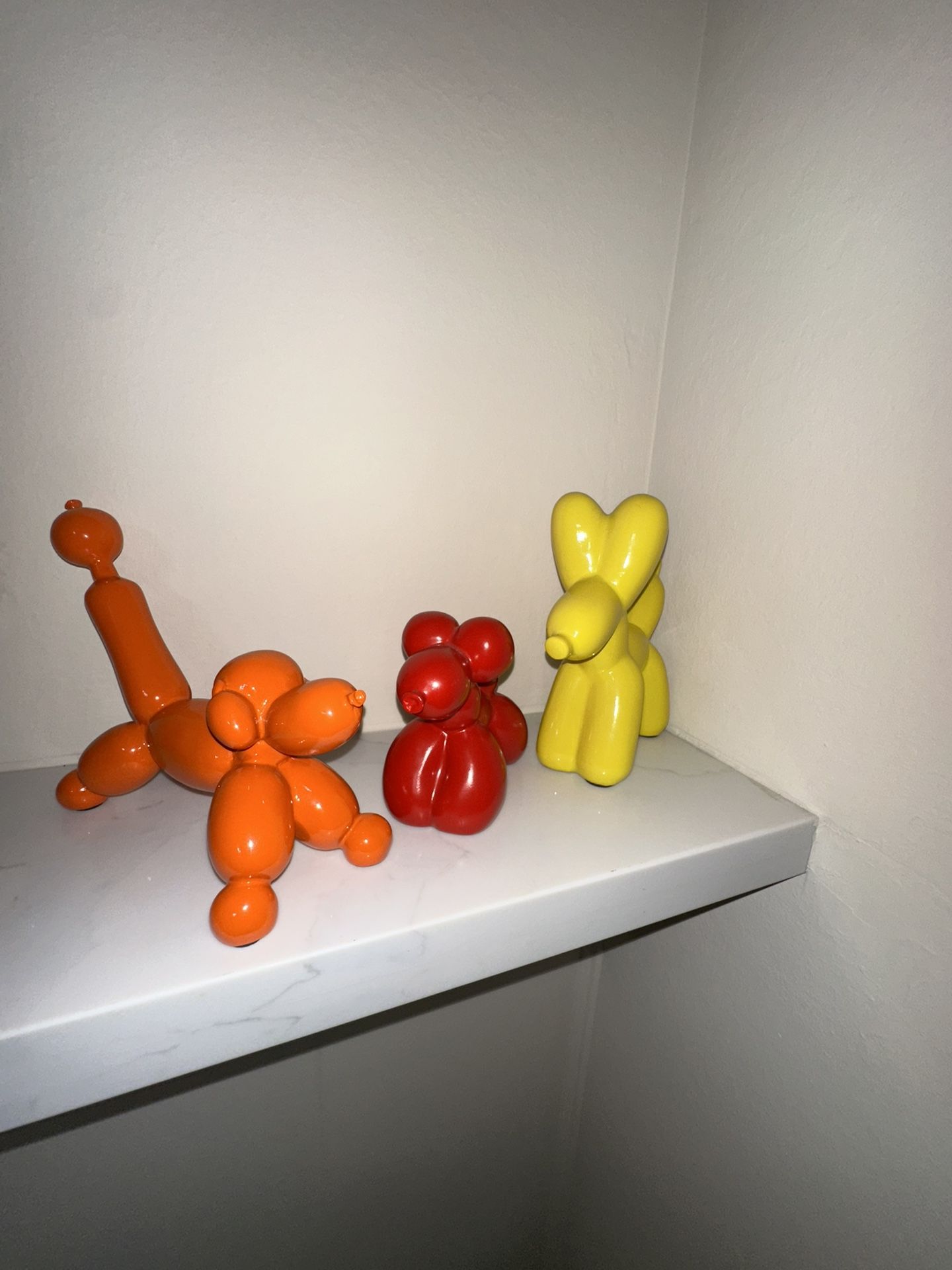 3 Balloon Dogs