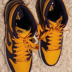 Size 12 Nike Dunk Tennis Shoes Laker Colorway