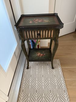 ABC Carpet Vintage Piece Beautiful 18x13x28”h
