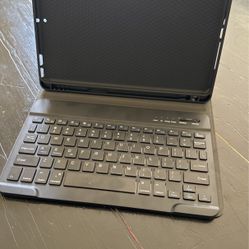 iPad 9 Gen Case W/ Keyboard