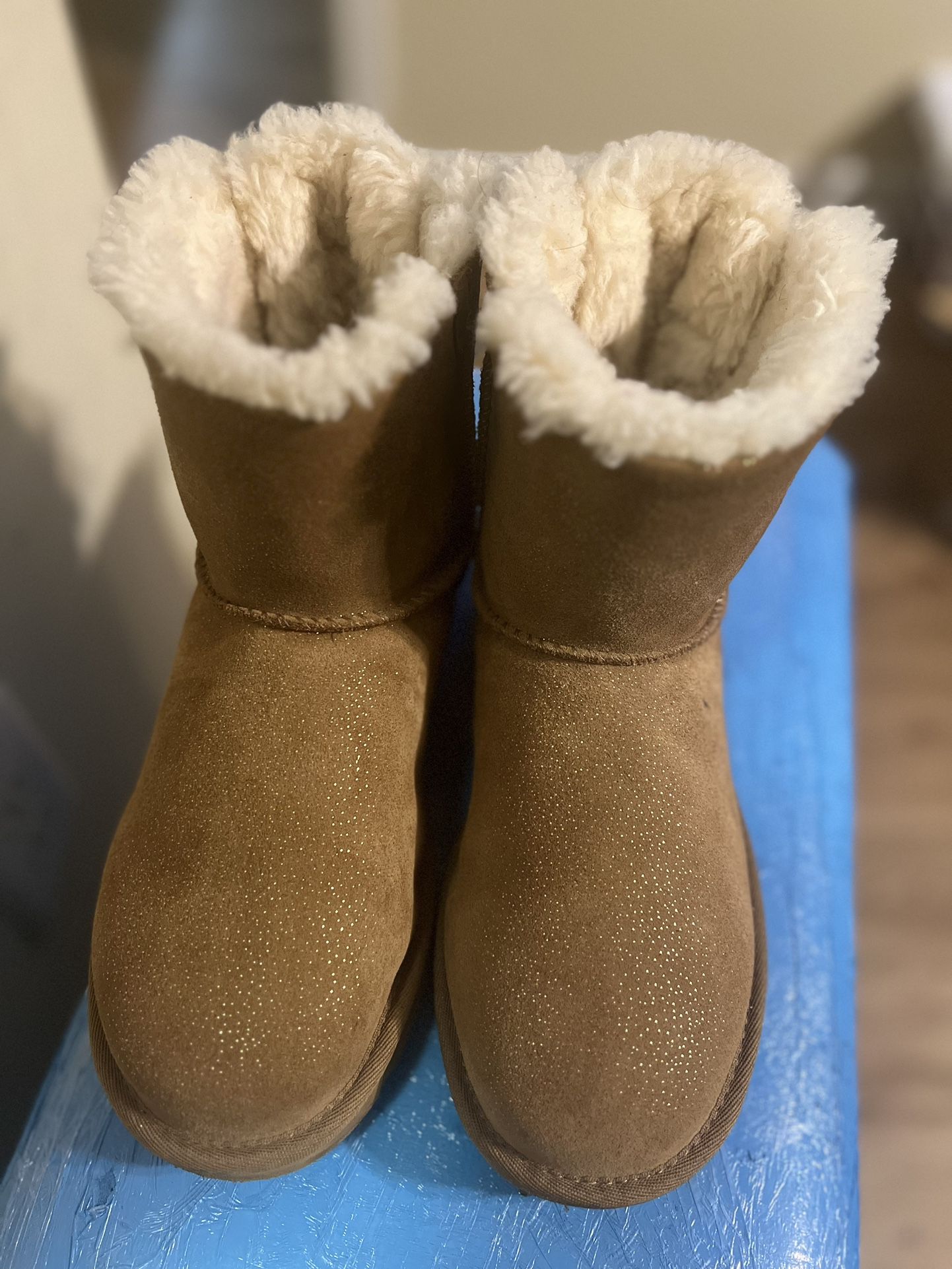 Ugg Camel  Sparkle Bailey Bow Big Kid Size 6