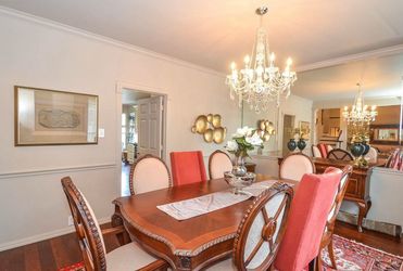 Elegant Solid Wood Formal Dining Set – Seats 8 – Excellent Condition