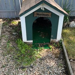 Free Dog House
