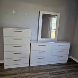 Dresser Whit Mirror And Chest 