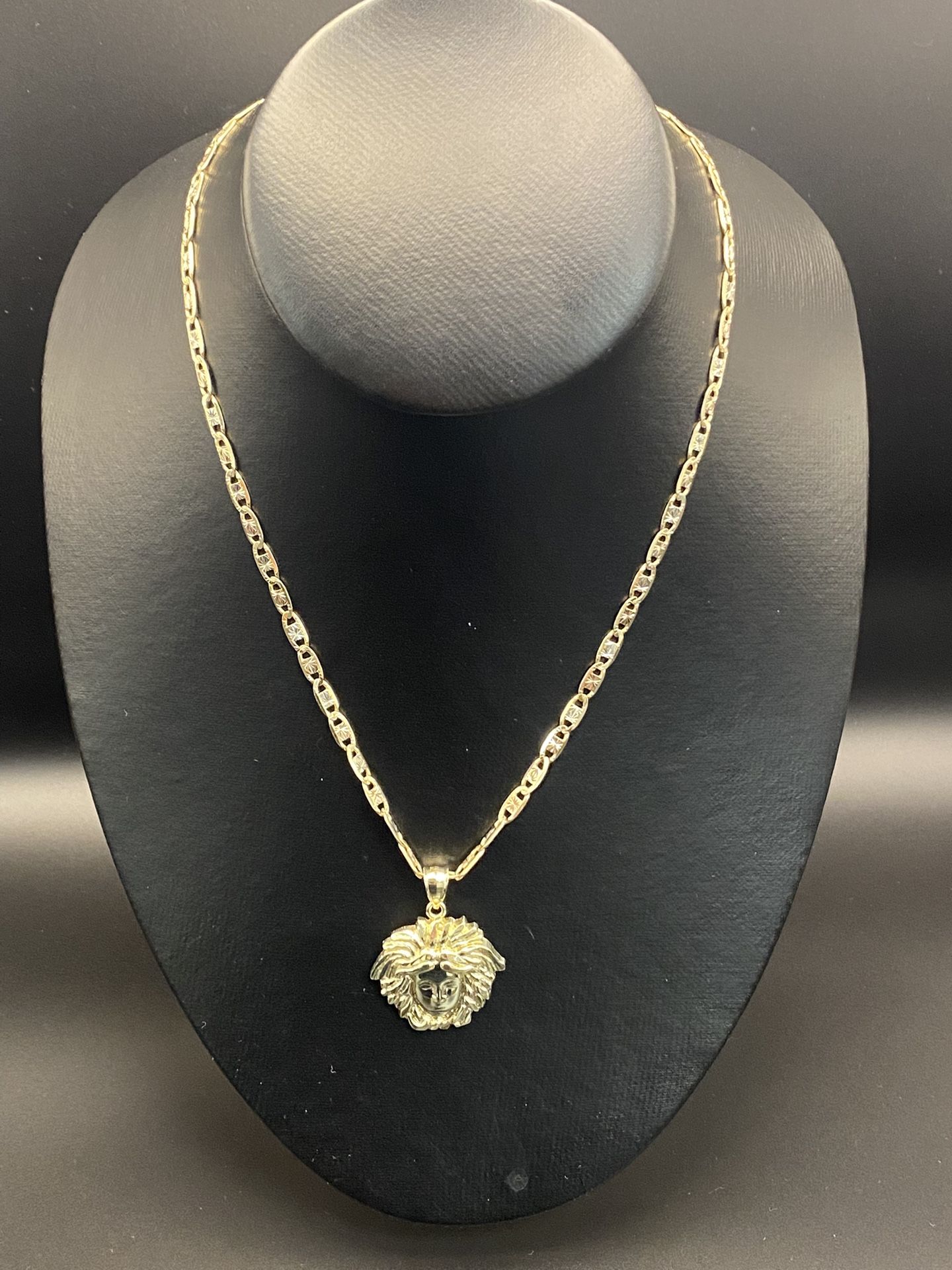 10kt lion Pendant With Chain