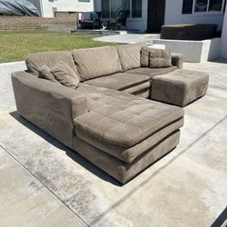 595$ OBO Sectional Couch With Ottoman