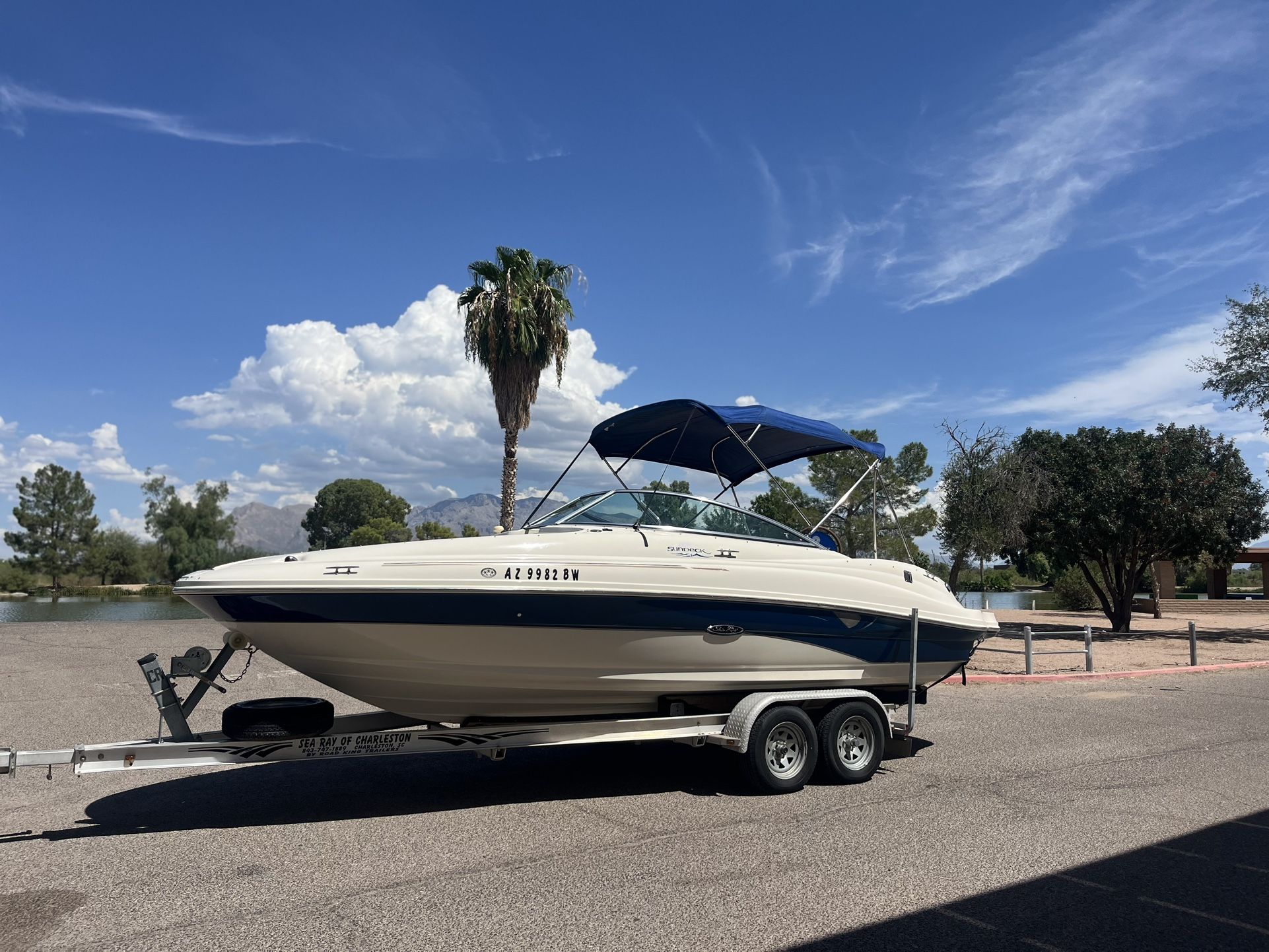 2003 SeaRay Sundeck 220