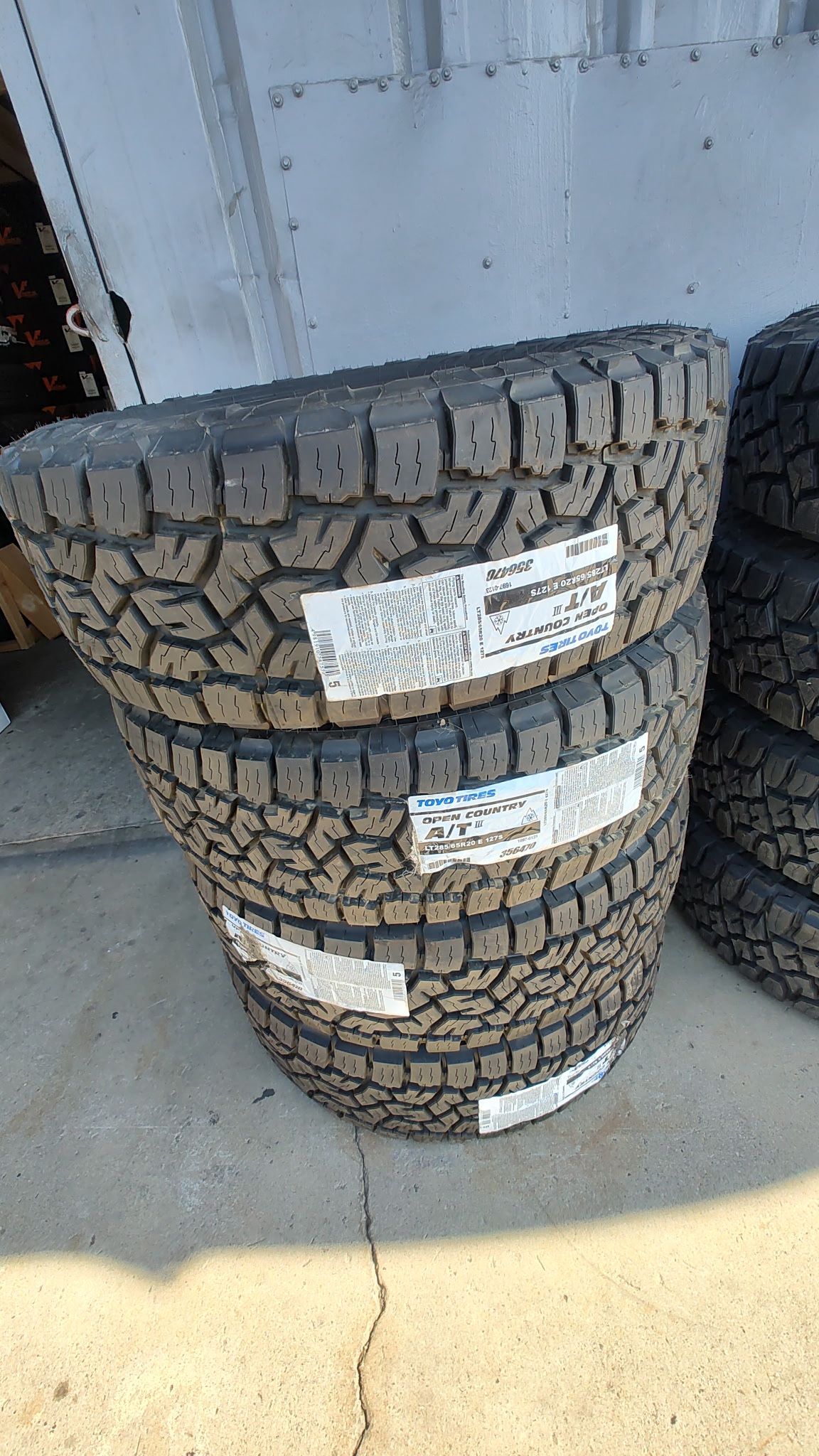 New Lt285/65/20 Toyo OPEN COUNTRY A/T III price is firm