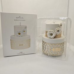 NEW Hallmark Keepsake Ornament 2019 Wedding Cake Porcelain & Metal I DO 

Brand new 