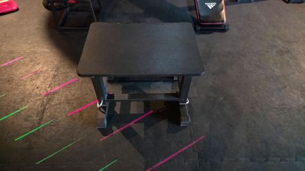 Adjustable step up platform