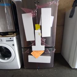 GE Stainless Steel Fridge 33 Inch 