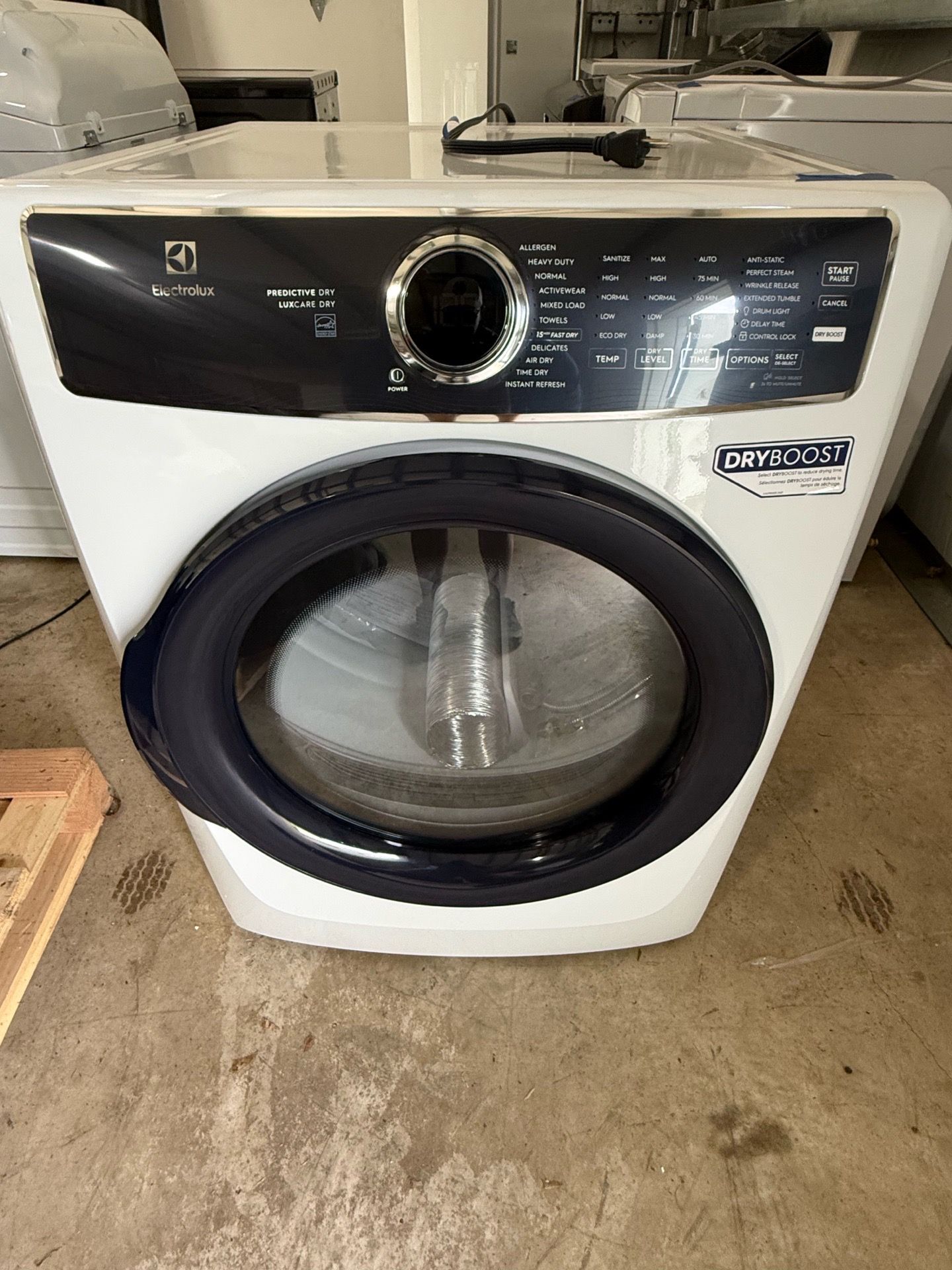 Electrolux 8.0 cu ft Steam GAS Dryer — $1,349 Retail, Brand New