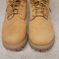 like new timberland boots size 9 M for men