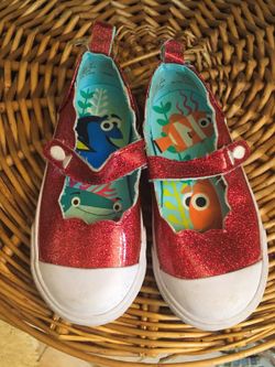 Dory shoes size 8 girls